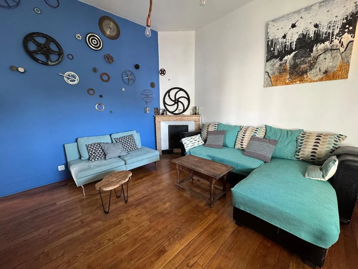 בית נופש הוילה Portes-lès-Valence Colorful 1930S House