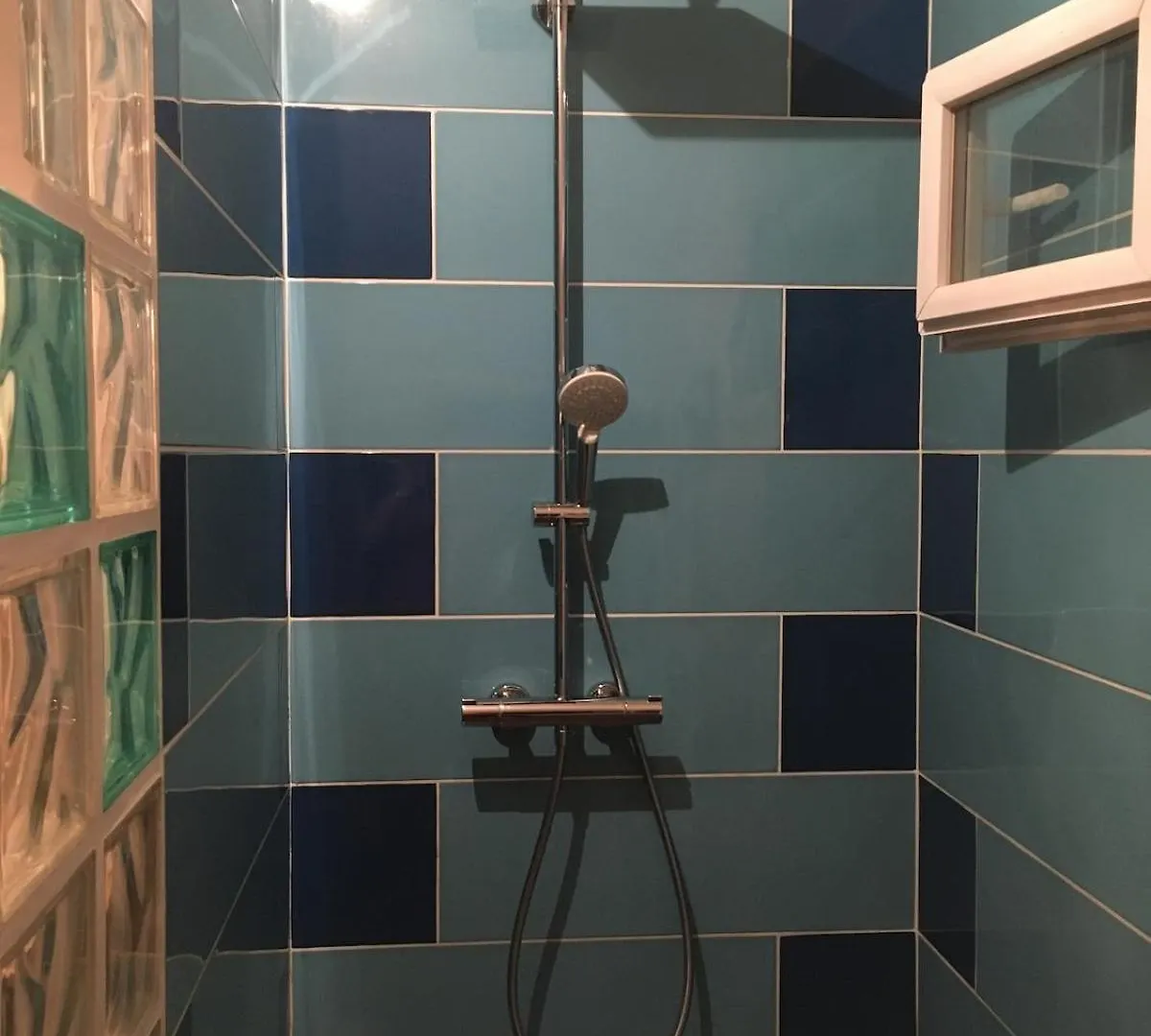 הוילה Portes-lès-Valence Colorful 1930S House בית נופש
