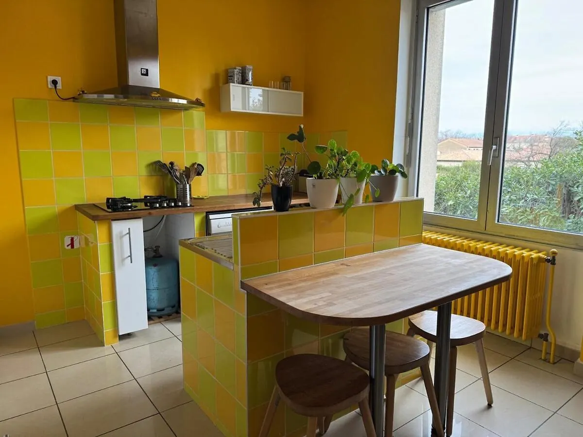 בית נופש הוילה Portes-lès-Valence Colorful 1930S House